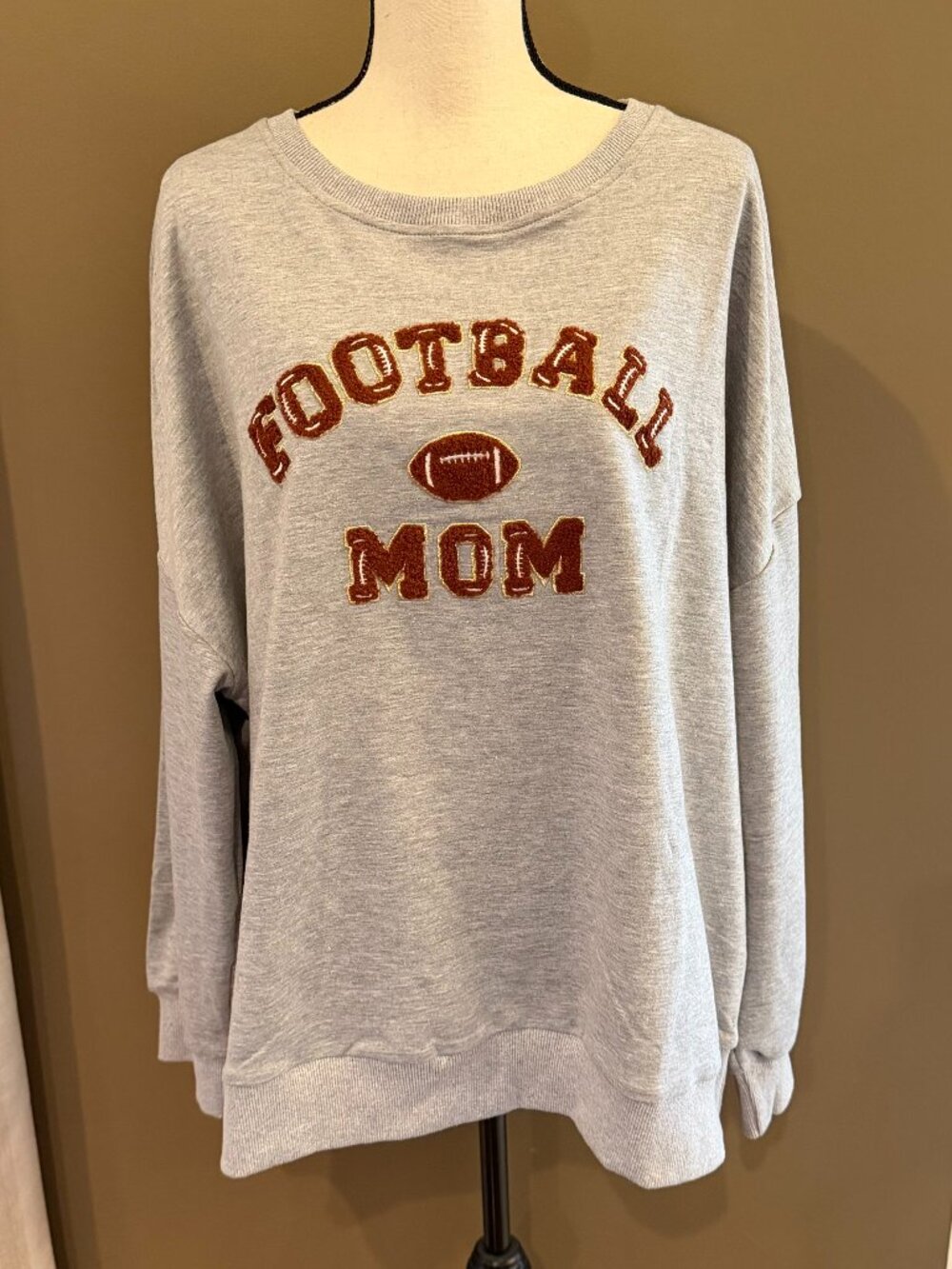 Football Mom Gray Crew neck sweatshirt embroidered chenille graphic, Size XXL